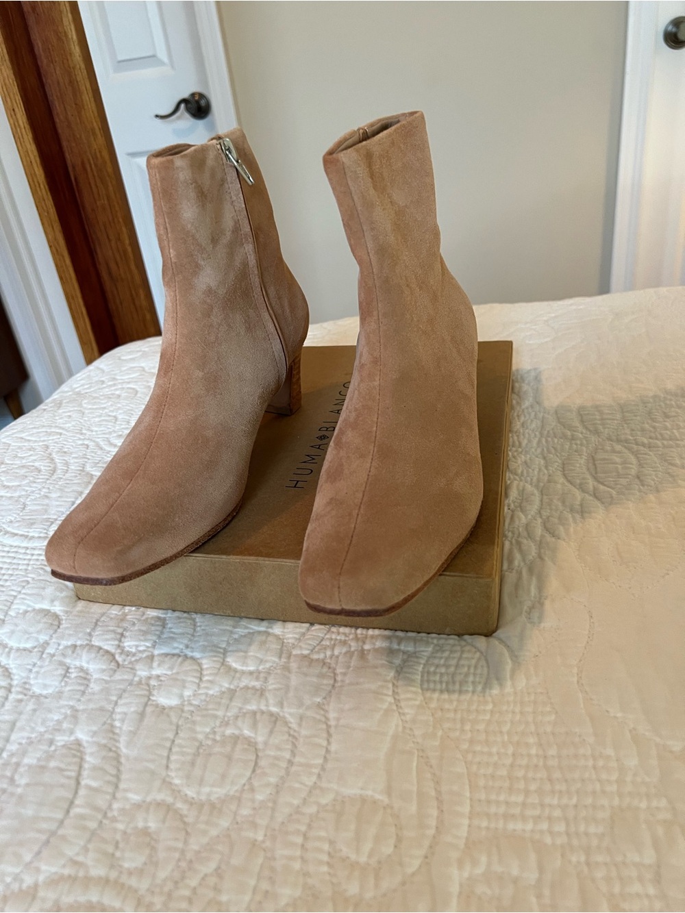 Huma Blanco Rose Suede Mid-Heel Ankle Boots with Side Zip